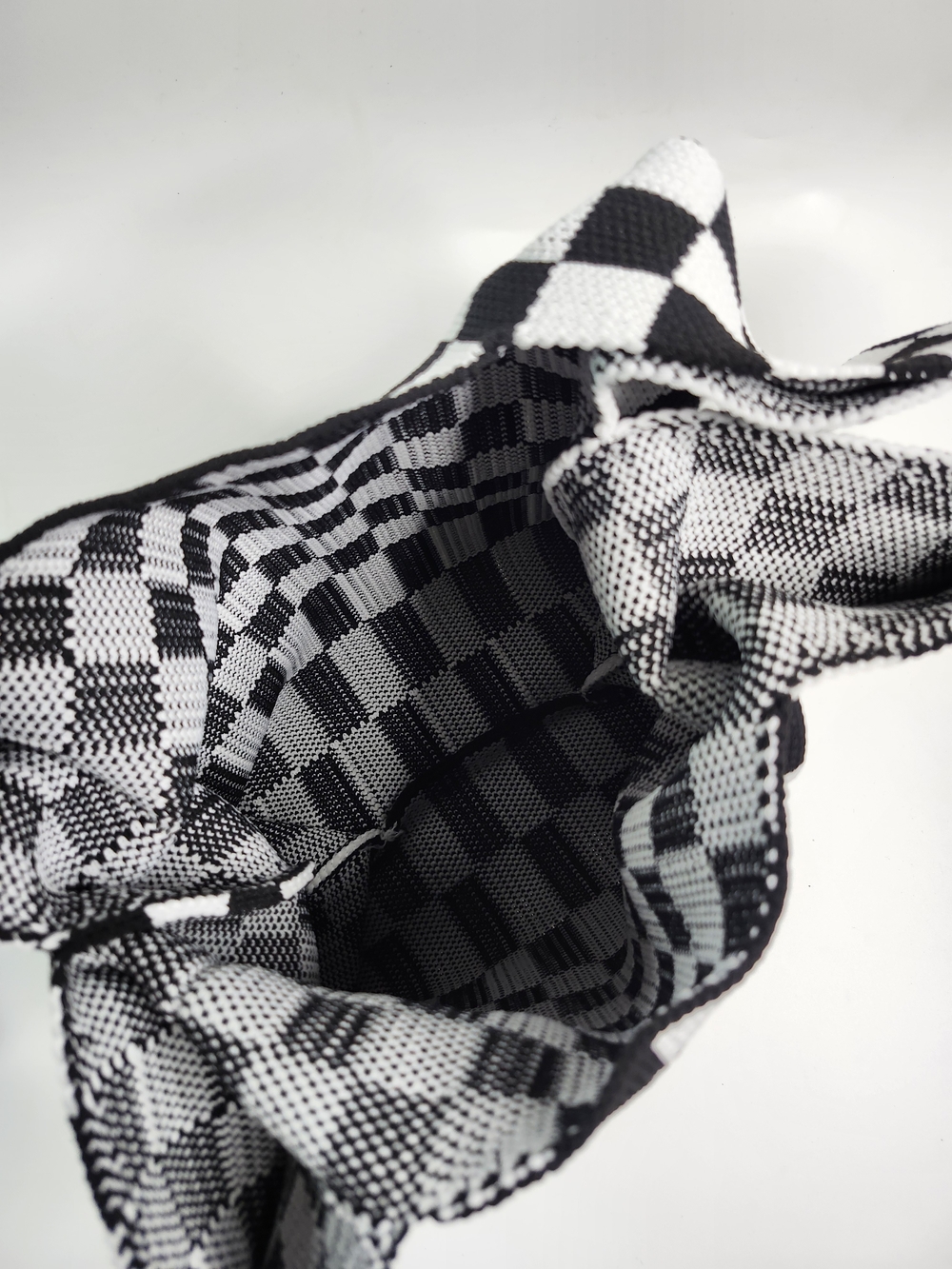 Tote Bag Black & White Checker Knit - Picture 2 of 5